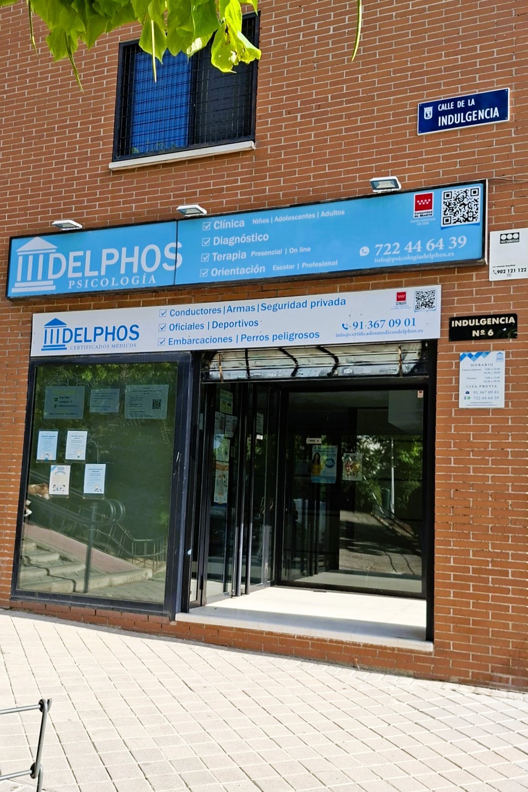 Recepción de la clínica Delphos en Madrid